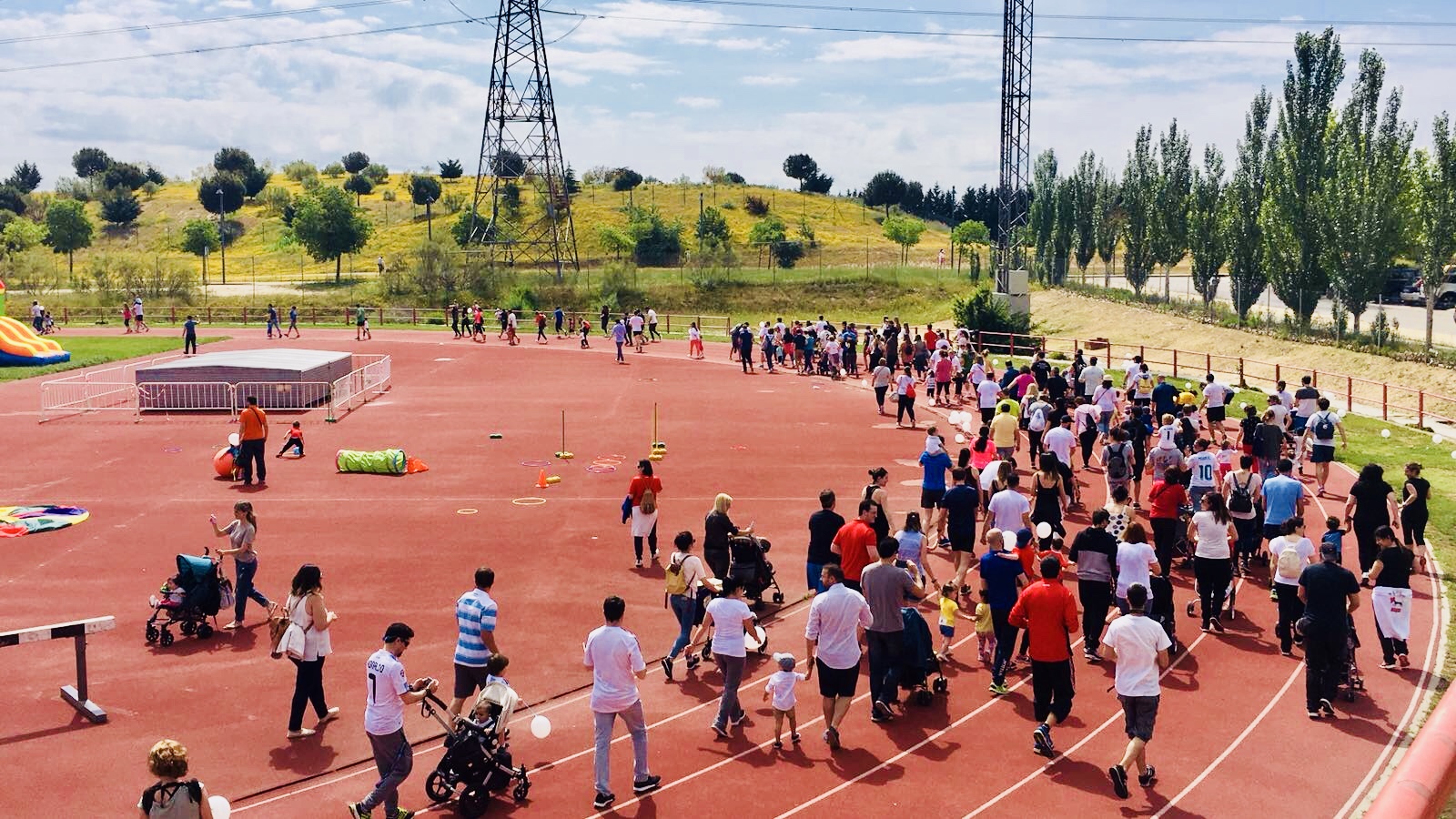 Foto durante carrera solidaria Nemomarlin escuelas infantiles