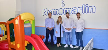 Foto visita alcalde Torrejón y directores escuela