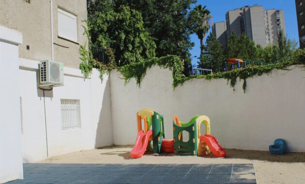 Patio 3 columpios Escuela Infantil Nemomarlin La Vaguada